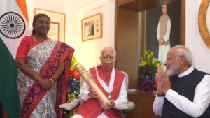 President-Droupadi-Murmu-confers-Bharat-Ratna-to-LK-Advani-in-PM-Modis-presence-1