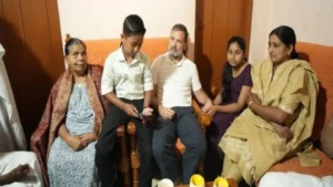 Rahul-Gandhi-Kerala-man-family-1 (1)