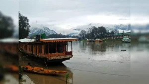 j-k-govt-imports-first-luxury-boat-to-revive-water-transport-on-jhelum
