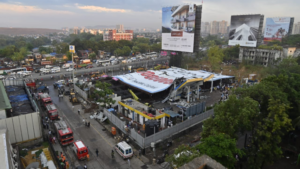8-Dead-59-Injured-After-Huge-Billboard-Falls-During-Mumbai-Dust-Storm-1