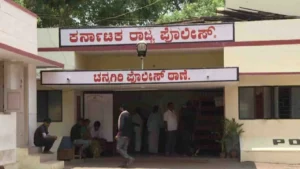 ಚನ್ನಗಿರಿ ಪೊಲೀಸ್ ಠಾಣೆ ಪ್ರಕರಣ; ಮೂವರು ಸಿಬ್ಬಂದಿ ಅಮಾನತು channagiri-police-station-2