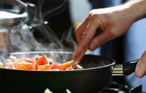 cooking-veggies-in-pan-1-732×549