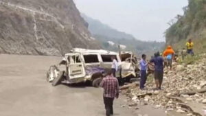 8-dead-many-injured-as-tempo-falls-into-gorge-in-Uttarakhand