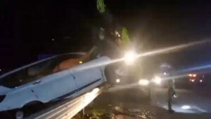 ರಾಂಗ್ ರೂಟ್ ನಲ್ಲಿ ಬಂದು ವೇಗವಾಗಿ ಬರುತ್ತಿದ್ದ ಮತ್ತೊಂದು ಕಾರಿಗೆ ಡಿಕ್ಕಿ; 6 ಜನ ಬಲಿ Mumbai-Nagpur-Expressway-Car-Accident