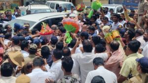h.d.kumaraswamy-bengaluru-airport