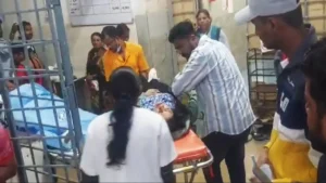 tipper-collided-with-school-bus-in-belagavi