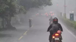 ರಾಜ್ಯದಲ್ಲಿ ಮುಂದಿನ 5 ದಿನ ಭಾರೀ ಮಳೆಯಾಗುವ ಮುನ್ಸೂಚನೆ weather-alert-111380016