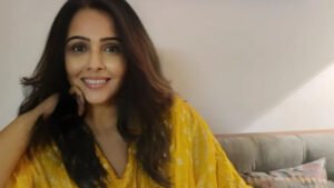 ಬೆತ್ತಲೆ ಪಾರ್ಟಿಯಲ್ಲಿ ಭಾಗವಹಿಸಿದ್ದ ನಟಿ; ಅನುಭವ ಹೇಗಿತ್ತು? FotoJet-44