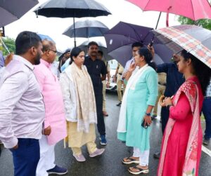 ಮಳೆಹಾನಿ ಸ್ಥಳಕ್ಕೆ ಲಕ್ಷ್ಮೀ ಹೆಬ್ಬಾಳ್ಕರ್ ಭೇಟಿ.. IMG-20240721-WA0039