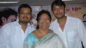 ಮಗನನ್ನು ನೋಡಲು ಜೈಲಿಗೆ ಬಂದ ತಾಯಿ; ಕಣ್ಣೀರು ಸುರಿಸಿದ ದರ್ಶನ್! darshan (1)