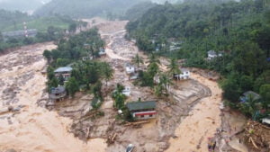 ವಯನಾಡಿನಲ್ಲಿ ಭೂಕಂಪನದ ಅನುಭವ; ಆತಂಕ Wayanad-Landslide-Houses-washed-away-town-partially-swept-off-Chooralmala-Mundakkai-Meppadi-News