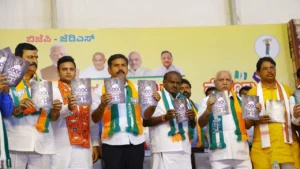 ಇಡೀ ಮೈಸೂರು ಕೇಸರಿ ಮಯ; ಸರ್ಕಾರದ ವಿರುದ್ಧ ದೋಸ್ತಿ ಗುಡುಗು padayatre-5