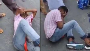 viral-video_-students-confronted-the-harasser-and-beat-him-up-with-belts-on-road