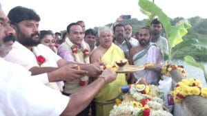 ಸಂಸದ ಸುಧಾಕರ್ ಭಾಗವಹಿಸುತ್ತಿದ್ದ ಕಾರ್ಯಕ್ರಮದ ವೇಳೆ ಹೆಜ್ಜೇನು ದಾಳಿ; ಹಲವರು ಆಸ್ಪತ್ರೆಗೆ ದಾಖಲು Pradeep-Eshwar-1