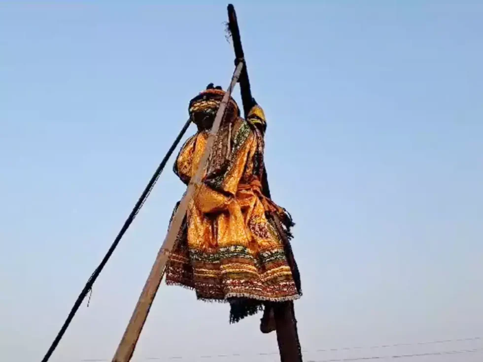 ಆಕಾಶದತ್ತ ಚಿಗರಿತಲೇ ಬೇರು, ಮುತ್ತಾಯಿತಲೇ ಪರಾಕ್!!