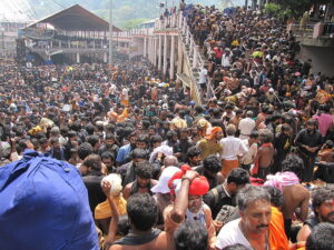 800px-SabarimalaRush2010