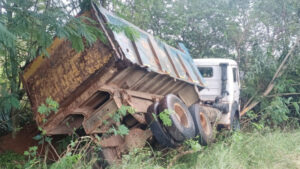 ಕೆಟ್ಟು ನಿಂತಿದ್ದ ಟ್ರಕ್ ಗೆ ಟಿಪ್ಪರ್ ಡಿಕ್ಕಿ; ಚಾಲಕ ಬಲಿ Kolar-Truck-Accident