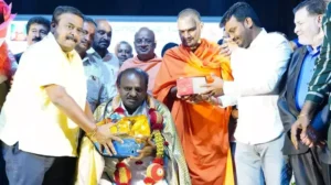 hd-kumaraswamy-nanjavadhuta-swamiji-115572977