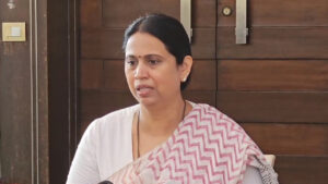 ಅಶ್ಲೀಲ ಪದ ಬಳಕೆ; ಕಣ್ಣೀರು ಸುರಿಸಿದ ಲಕ್ಷ್ಮೀ ಹೆಬ್ಬಾಳ್ಕರ್