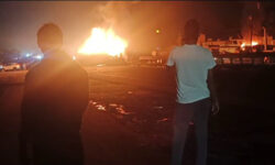 ಗ್ಯಾಸ್ ಸಿಲಿಂಡರ್ ಸಾಗಿಸುತ್ತಿದ್ದ ಲಾರಿಗೆ ಮತ್ತೊಂದು ಲಾರಿ ಡಿಕ್ಕಿ; ಇಬ್ಬರ ಸ್ಥಿತಿ ಗಂಭೀರ