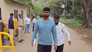 ಕೊಲೆ ಆರೋಪಿ ಕೈಯಲ್ಲಿ ಭಗವದ್ಗೀತೆ!