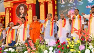 ಸರ್ಕಾರ ಆಂಗ್ಲ ಮಾಧ್ಯಮ ಶಾಲೆ ತೆರೆಯೋದನ್ನ ನಿಲ್ಲಿಸಲಿ; ನಾಡೋಜ ಗೊ.ರು. ಚನ್ನಬಸಪ್ಪ ಸರ್ಕಾರ ಆಂಗ್ಲ ಮಾಧ್ಯಮ ಶಾಲೆ ತೆರೆಯೋದನ್ನ ನಿಲ್ಲಿಸಲಿ; ನಾಡೋಜ ಗೊ.ರು. ಚನ್ನಬಸಪ್ಪ