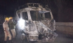 ಸುಟ್ಟು ಕರಕಲಾದ ಸಕ್ಕರೆ ಲಾರಿ!