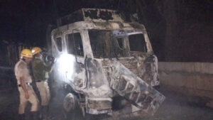 ಸುಟ್ಟು ಕರಕಲಾದ ಸಕ್ಕರೆ ಲಾರಿ!