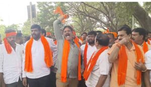 ರೊಚ್ಚಿಗೆದ್ದ ಹಿಂದೂಪರ ಸಂಘಟನೆಗಳ ಕಾರ್ಯಕರ್ತರು!